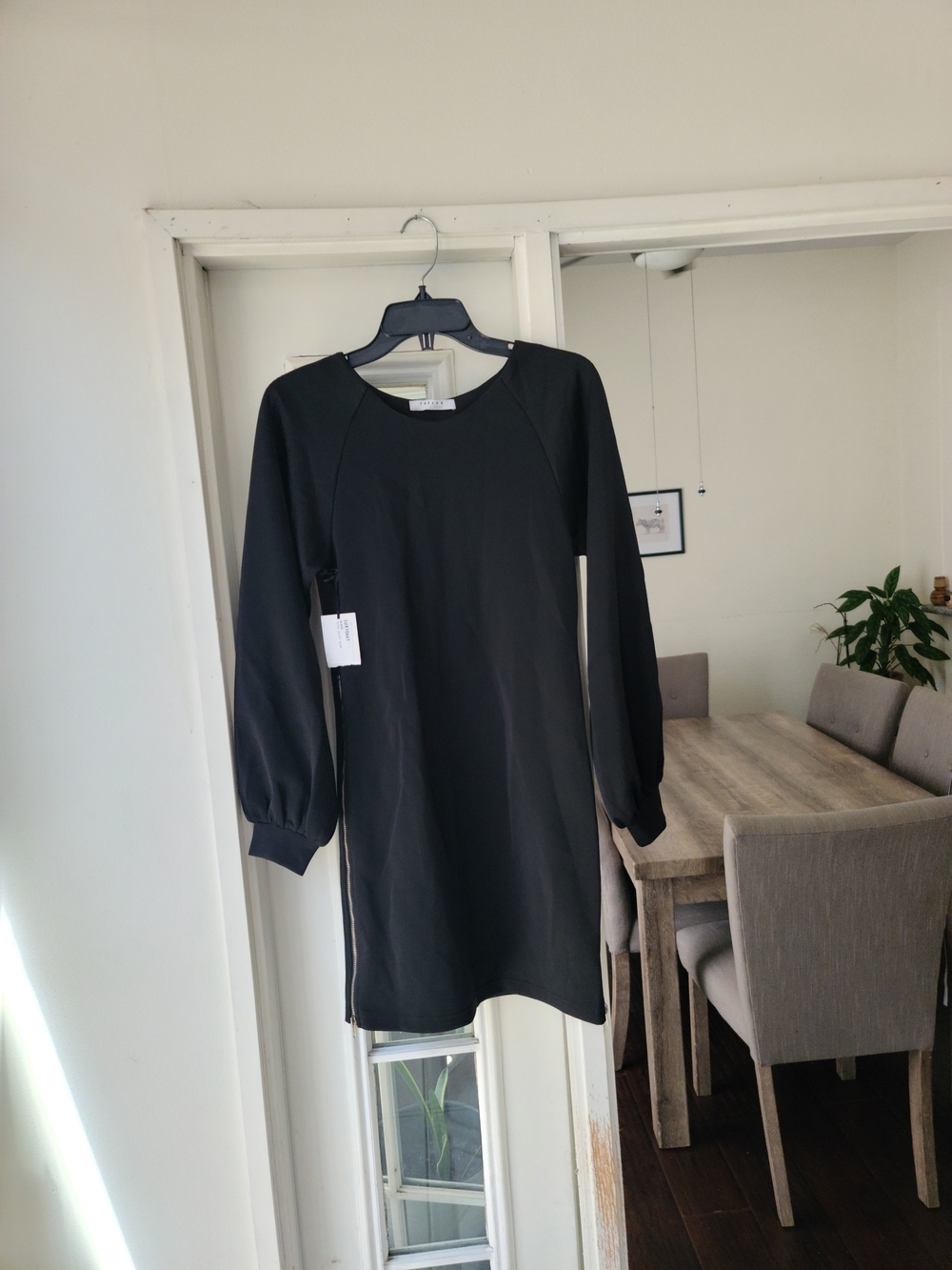 FAVLUX Black Long-Sleeve Shift Dress